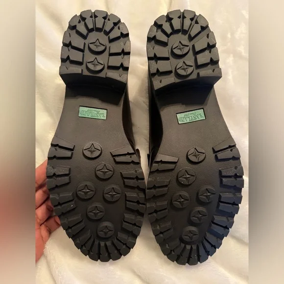 Eastland Women’s Black Loafers - Picture 10 of 10